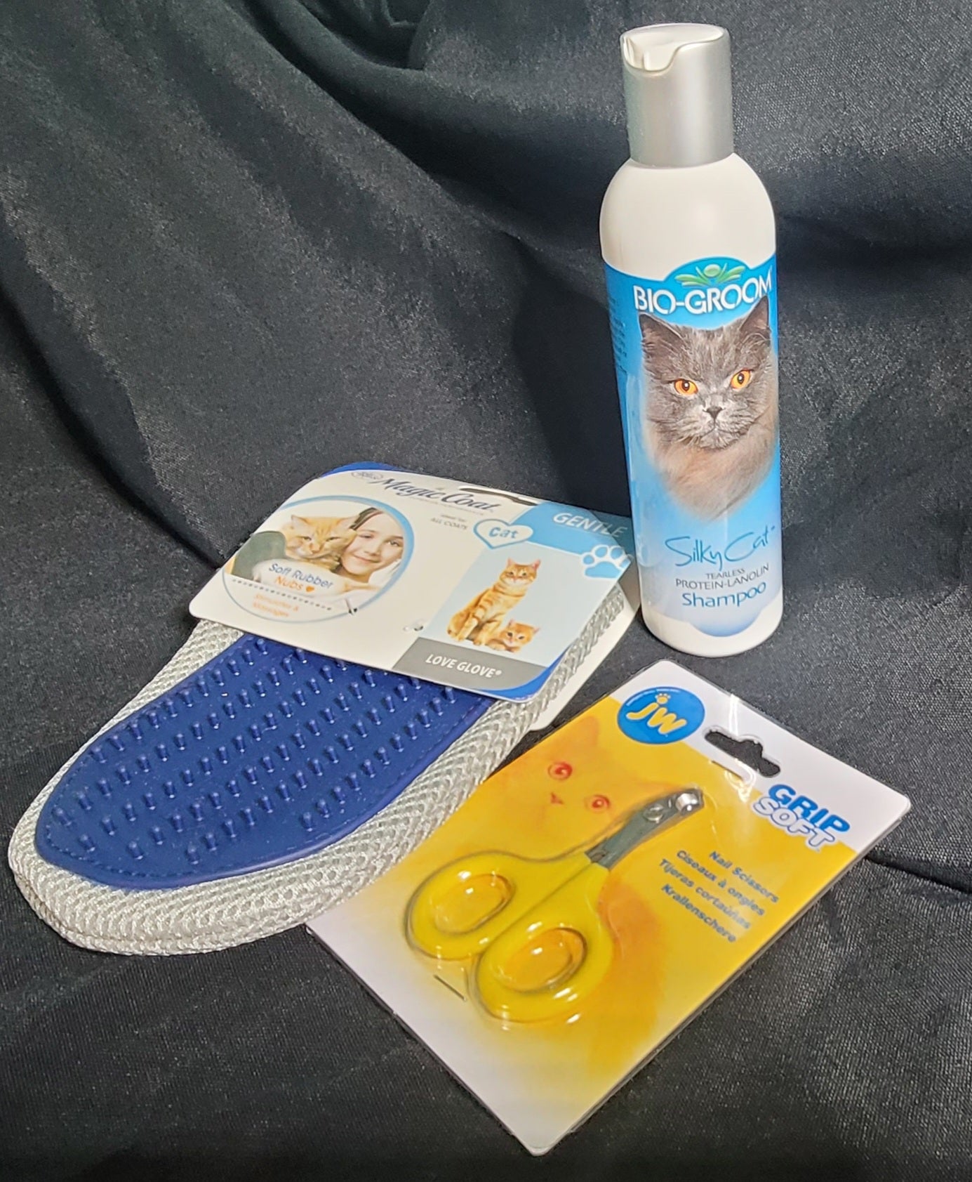Short haired cat grooming kit